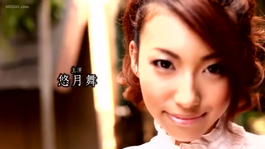 性交 · 专注 · 卧室 · 床 · 跪姿 · 远景 · 内衣 · 三人偷窥