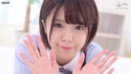 白色背景 · 微笑 · 面部特写 · 蓝色条纹衬衫 · 打招呼 · 双手平举 · 清纯校服风格