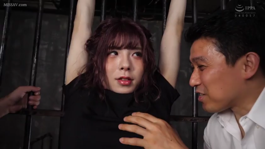 面部 · 恍惚 · 举手 · 痴汉 · 黑色T恤 · 铁笼 · 被抚摸 · 监禁室