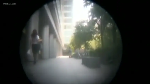 黑色短裙 · 远景 · 走路 · 偷窥 · 鱼眼镜头 · 户外走廊 · 行走姿态