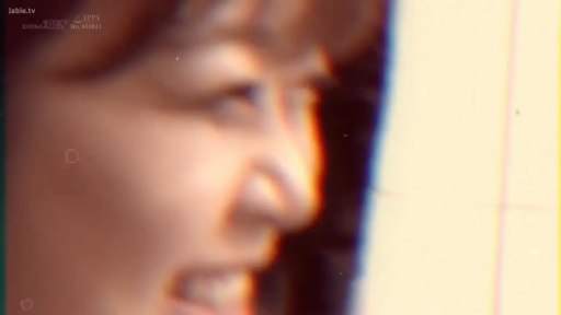 Indoor · Close-up of the face · Pleasure · 张嘴 · Side face · 模糊滤镜