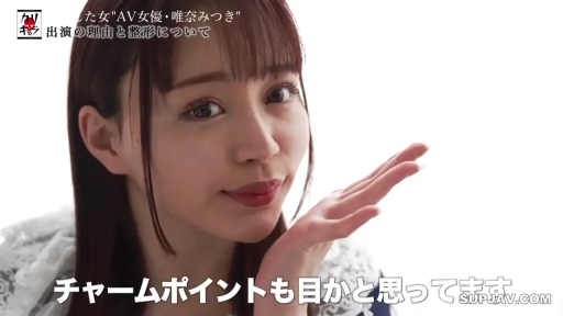 室内 · 面部 · 甜美 · 字幕 · 正面 · 蓝色制服 · 飞吻