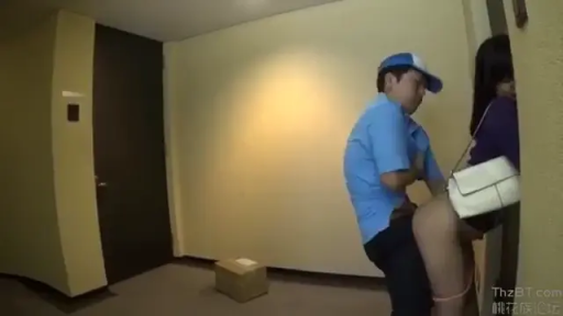 sexual intercourse · Investment · Role-playing · Medium shot · 制服 · Corridor · 站立后入 · 快递盒