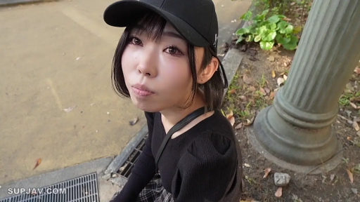 面部 · Look up · 棒球帽 · Gaze · Park · Pure and innocent style · 呆萌 · 棒球帽