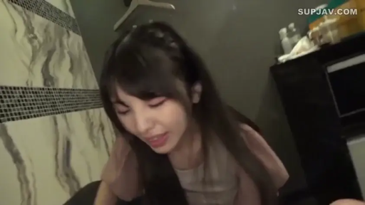 室内 · 俯身 · 脸部特写 · 销魂 · 长发 · 浅色上衣 · 侍奉