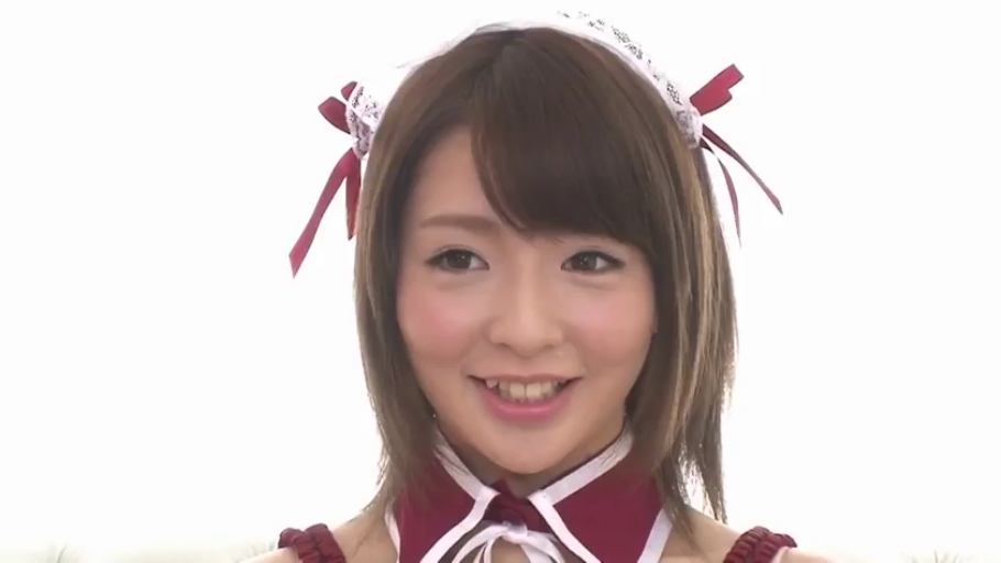 室内 · 坐姿 · 微笑 · 面部特写 · 女仆装 · 注视镜头 · 日系 · 蕾丝发带