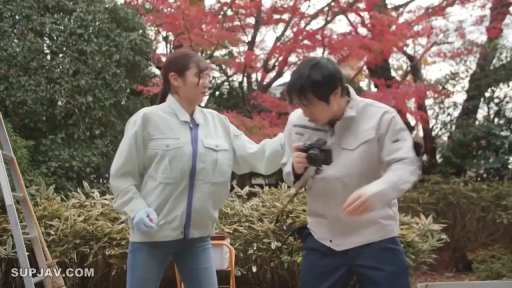 站立 · 中景 · 自然 · 相机 · 屋外 · インタラクティブ · 高清 · 工装