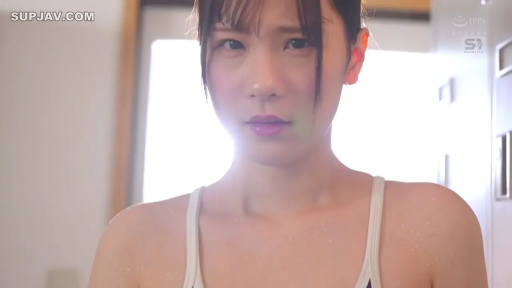 室內 · 臉部特寫 · 正面站立 · 白色吊带背心