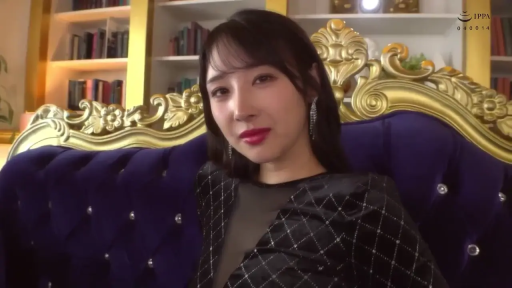 坐姿 · 脸部特写 · 注视 · 妩媚 · 气质 · 紫色沙发 · 黑色网格上衣 · 奢华书房