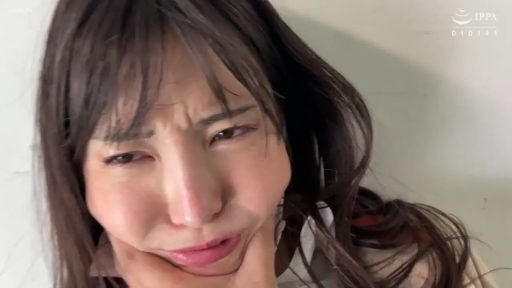 Indoor · Close-up of the face · Pain · JK Uniform · Humiliation · 手 · Controlled · 蹂躏
