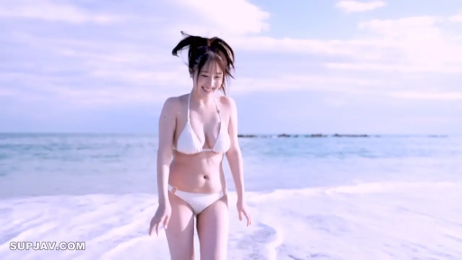 足部特写 · 行走 · 户外 · 海滩 · 戏水 · 裸足 · 海水