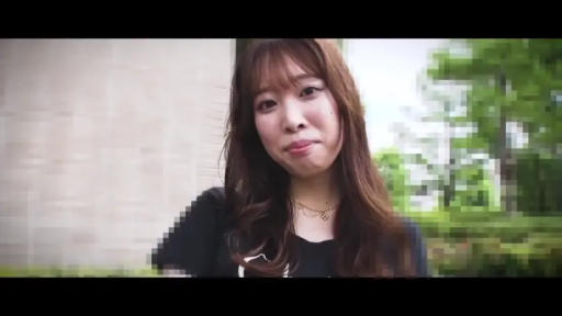 面部 · 马赛克 · 站姿 · 微笑 · 面对镜头 · 黑色T恤 · 公园