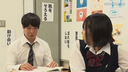 坐姿 · 校服 · 教室 · 中景 · 交流 · 认真 · 男女 · 书本