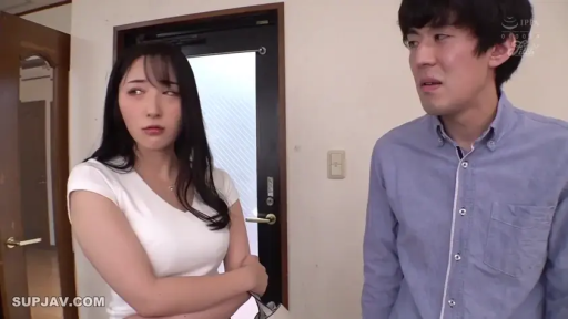 室内 · 白色短袖 · 半身 · 交流 · 门 · 日本AV · 厌恶 · 抱胸