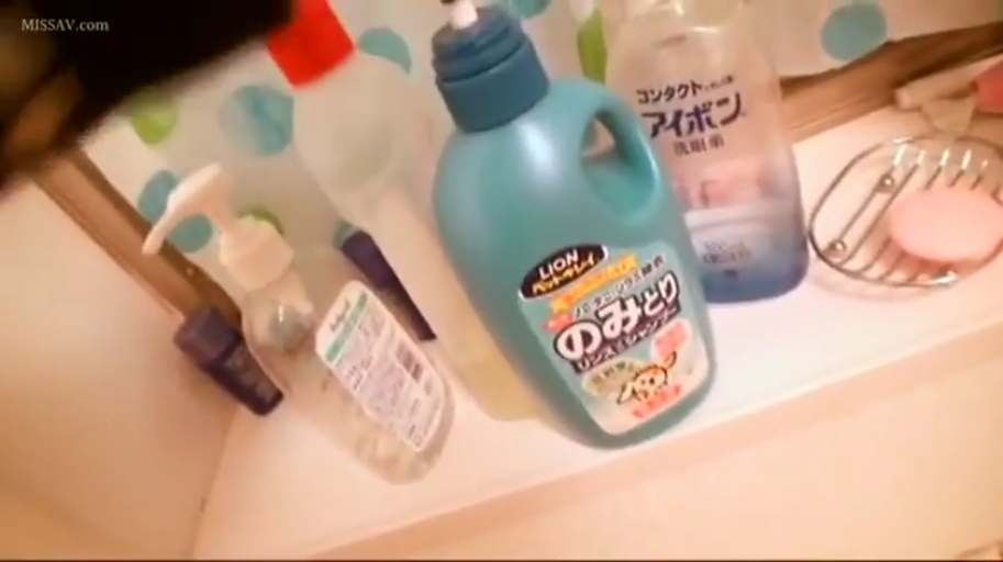 卧室 · 沙发 · 腿部 · 俯卧 · 成人内容 · 连衣裙 · 抚摸