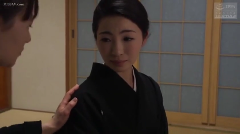 全身 · 揉乳 · 毛衣 · 厨房 · 椅子 · M字开腿 · 闭目 · 反差