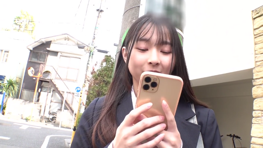 坐姿 · 教室 · 课桌 · 远景 · 多人 · JK制服 · 笑容 · 暴露