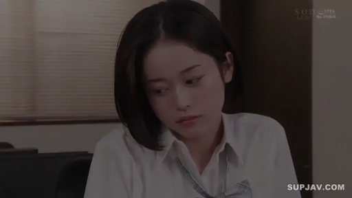 室内 · 座り姿勢 · 瞑想 · 憂鬱 · 制服 · ショートヘア · 半身照