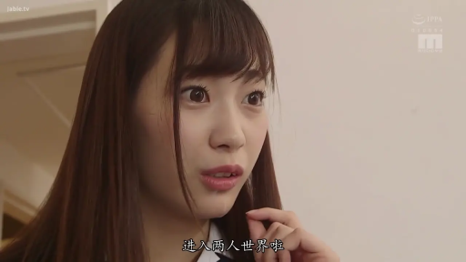 室内 · 面部 · 站立 · 学生制服 · 惊讶 · 说话 · 人像