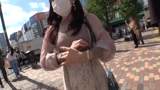 站立 · 躯干 · 针织衫 · 户外 · 整理衣袖