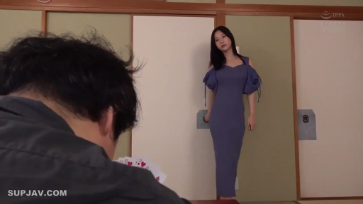 全身 · 站立 · 和室 · 远景 · 对视 · 冷静 · 扑克牌 · 紫色长裙