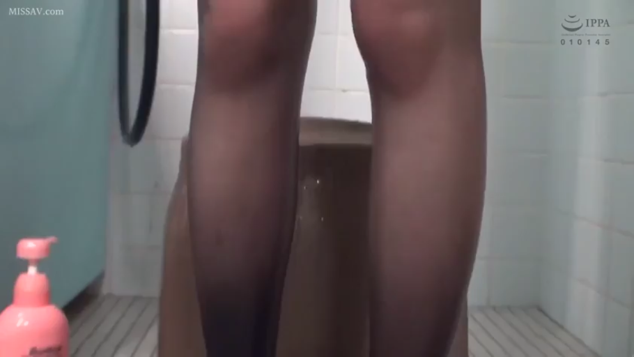 浴室 · 站立 · 丝袜 · 腿部 · 洗澡 · 局部 · 沐浴露