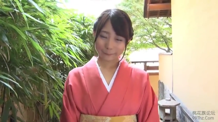 室内 · 面部 · 模糊 · 动态 · 晃动 · 运动模糊 · 紫色衣物