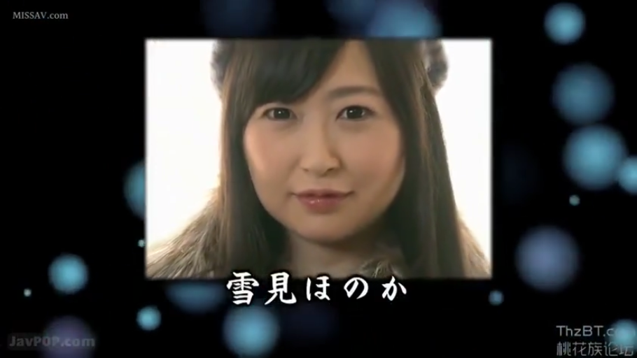 室內 · 臉部特寫 · 微笑 · 凝视 · 熟女 · 正视 · 毛领上衣