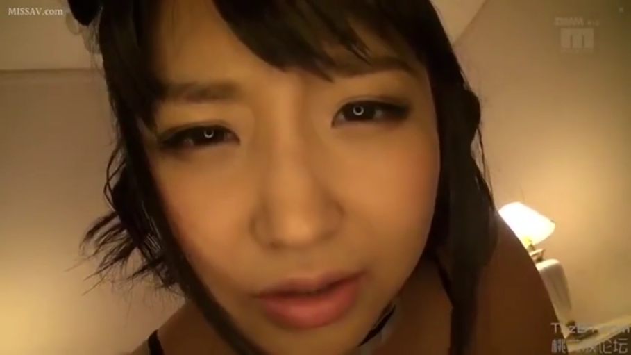 俯身 · 脸部特写 · 卧室 · 迷离 · 台灯 · 女仆装 · 凝视 · 成人影片