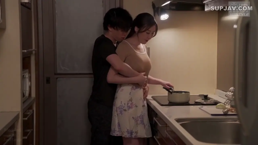 集中 · 居家 · キッチン · 休闲服 · 背後から抱きしめる · 锅具 · 烹饪