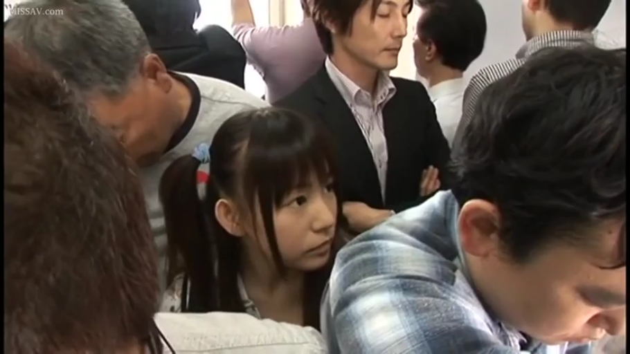 面部 · 站姿 · 休闲装 · 电车