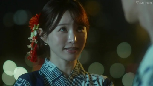 交谈 · 脸部 · 站立 · 微笑 · 室外 · 夜景 · 头饰 · 蓝色浴衣