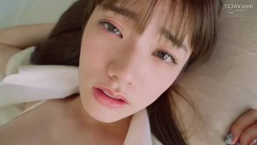 室内 · 脸部 · 迷离 · 衬衫 · 凝视 · 躺姿