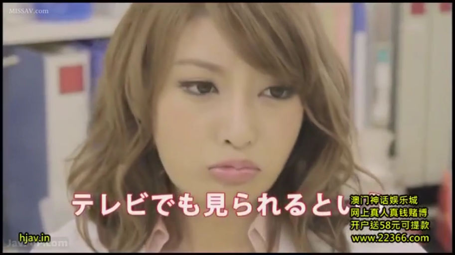 脸部特写 · 办公室 · 职业装 · 凝视 · 文件夹 · 长发 · 正面 · 嘟嘴