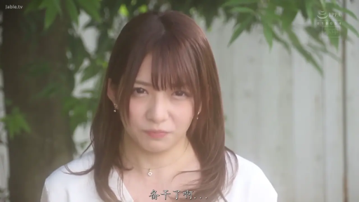 面部 · 站立 · 微笑 · 项链 · 白色上衣 · 户外 · 温柔 · 唯美