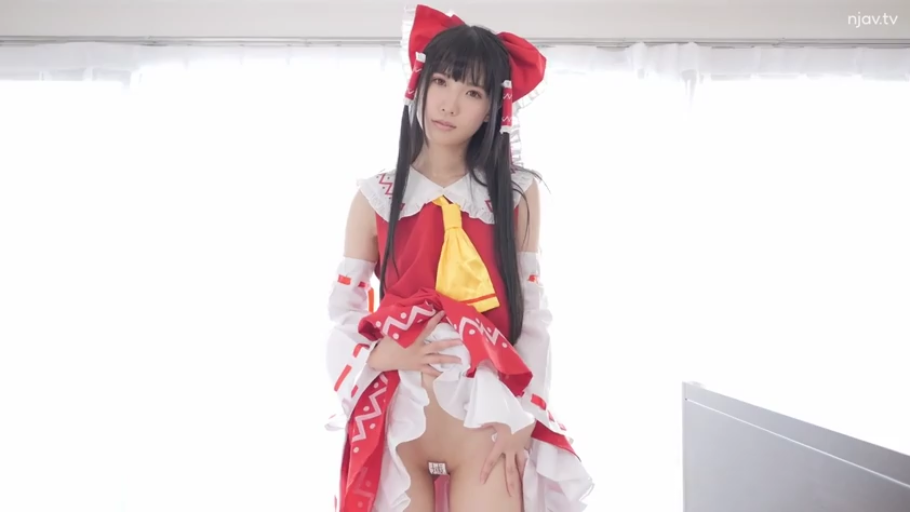 室内 · 诱惑 · 暴露 · 蝴蝶结 · 下体特写 · Cosplay服饰 · 站立掀裙 · 动漫角色扮演