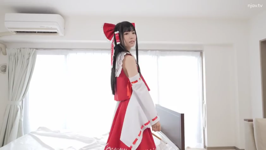 全身 · 卧室 · 站立 · 回眸 · 微笑 · 床 · Cosplay · 巫女服