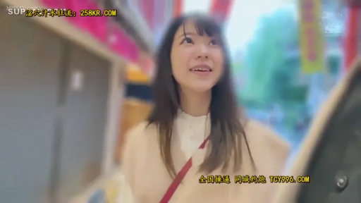 性交 · 全裸 · 卧室 · 愉悦 · 床铺 · 中景 · 成人内容 · 女上位