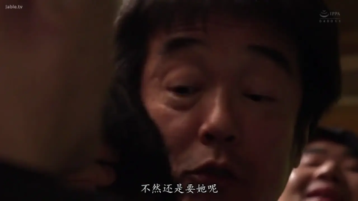 室内 · 面部 · 字幕 · 观察 · 俯视 · 不详 · 凝重