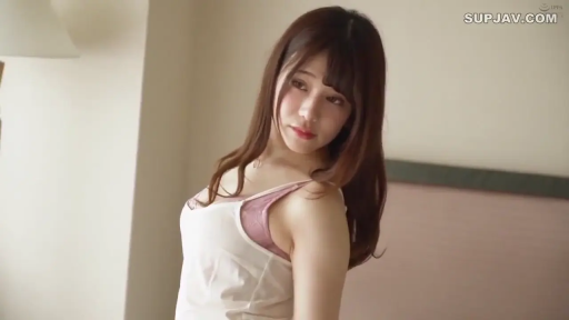 卧室 · 站姿 · 摆拍 · 台灯 · 背心 · 上半身 · 冷淡