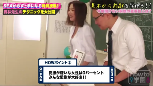 教室 · 站立 · 中景 · 职业装 · 黑板 · 开心 · 教学 · 文字遮挡