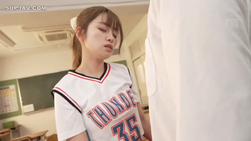 面部 · 教室 · 站立 · 喘息 · 恍惚 · 黑板 · 马尾 · 篮球服