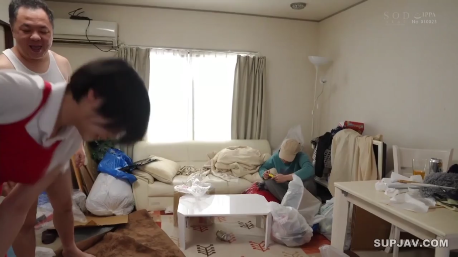 室内 · 坐姿 · 打码 · 黑色蕾丝连体衣 · 手淫 · 裆部
