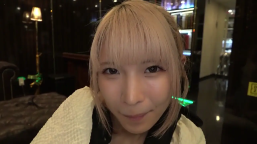 坐姿 · 卧室 · 微笑 · 床 · 注视 · 上半身 · JK制服 · 短发
