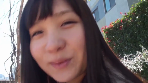 顔部のクローズアップ · 微笑 · 私服 · 对视 · 屋外 · 长发 · 正面