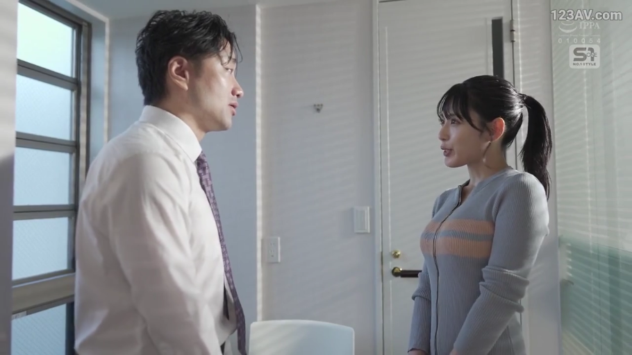 愉悦 · 办公室 · 办公椅 · 黑色内裤 · 职场题材 · 舔阴 · 开腿坐姿 · 阴部