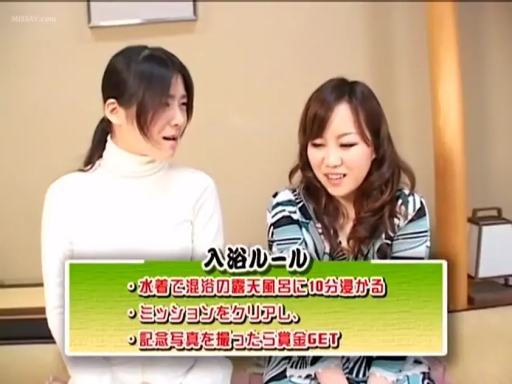 室内 · 座り姿勢 · 会話 · 微笑 · 花衫 · 综艺截图 · 字幕板