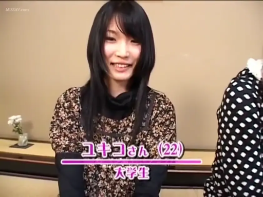 室内 · 座り姿勢 · 说话 · 顔のクローズアップ · 黒い下着 · 开心 · 素人采访 · 介绍字幕