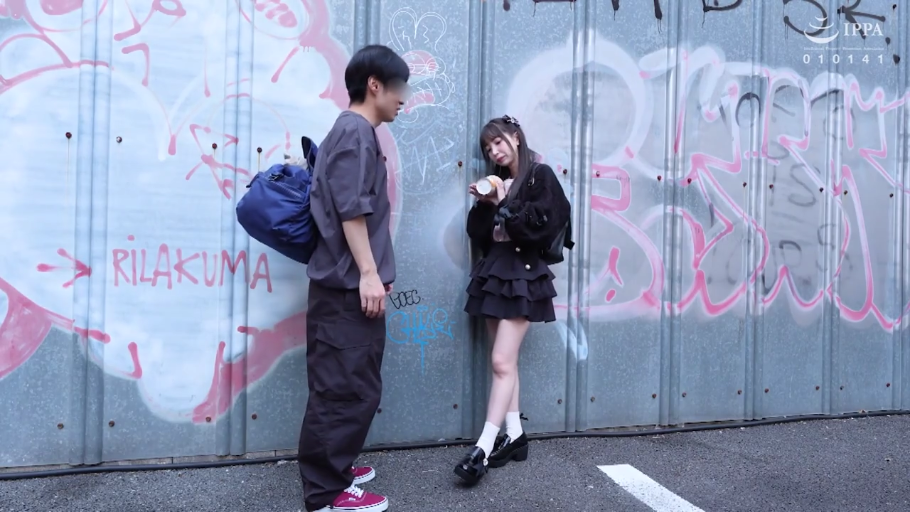 享受 · 自慰 · 客厅 · 内裤 · 半裸 · 阴部 · 坐姿开腿