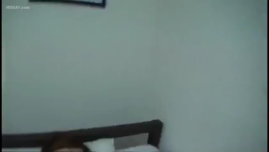 卧室 · 床 · 睡衣 · 躺卧 · 睡觉